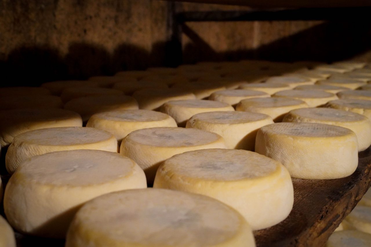 A quoi sert la croûte des fromages et peut-on la manger ?